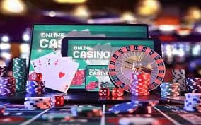 Pinata Wins slot game reels on a Filipino player's mobile screen